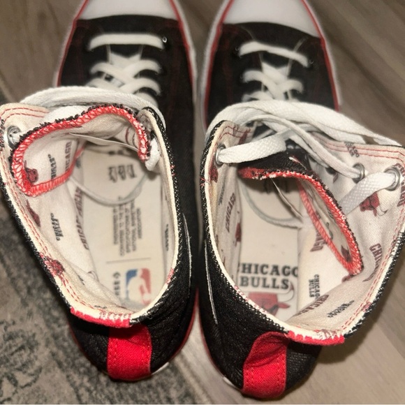 chicago bulls Black and Red High-Top converse Sneakers - Picture 7 of 8